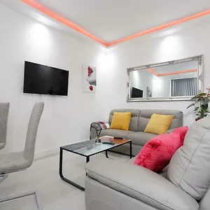 Burton House Apartment